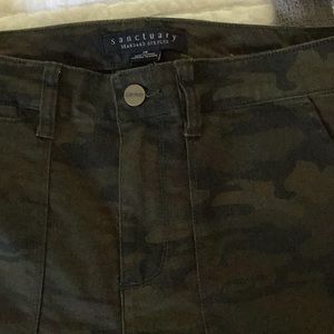 Sanctuary camo pants. Size 28